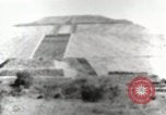 Standbild Pyramide der Sonne Teotihuacan Mexiko, 1925, aus Sekunde 22 historischem Filmmaterial Videoclip 65675023035