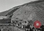 Standbild Pyramide der Sonne Teotihuacan Mexiko, 1925, aus Sekunde 25 historischem Filmmaterial Videoclip 65675023035