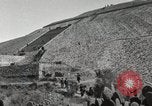 Standbild Pyramide der Sonne Teotihuacan Mexiko, 1925, aus Sekunde 28 historischem Filmmaterial Videoclip 65675023035