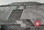 Standbild Pyramide der Sonne Teotihuacan Mexiko, 1925, aus Sekunde 30 historischem Filmmaterial Videoclip 65675023035