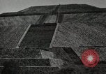 Standbild Pyramide der Sonne Teotihuacan Mexiko, 1925, aus Sekunde 35 historischem Filmmaterial Videoclip 65675023035