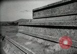 Standbild Pyramide der Sonne Teotihuacan Mexiko, 1925, aus Sekunde 46 historischem Filmmaterial Videoclip 65675023035