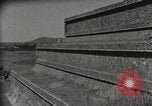 Standbild Pyramide der Sonne Teotihuacan Mexiko, 1925, aus Sekunde 48 historischem Filmmaterial Videoclip 65675023035