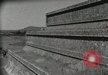 Standbild Pyramide der Sonne Teotihuacan Mexiko, 1925, aus Sekunde 49 historischem Filmmaterial Videoclip 65675023035