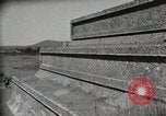 Standbild Pyramide der Sonne Teotihuacan Mexiko, 1925, aus Sekunde 50 historischem Filmmaterial Videoclip 65675023035