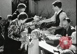 Standbild Toy Darlehen Exchange Los Angeles California USA, 1935, aus Sekunde 61 historischem Filmmaterial Videoclip 65675023048