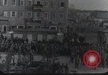 Standbild Gabriele D'Annunzio und anderen Freiwilligen organisieren Fiume Kroatien, 1919, aus Sekunde 6 historischem Filmmaterial Videoclip 65675023053