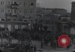 Standbild Gabriele D'Annunzio und anderen Freiwilligen organisieren Fiume Kroatien, 1919, aus Sekunde 9 historischem Filmmaterial Videoclip 65675023053