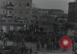 Standbild Gabriele D'Annunzio und anderen Freiwilligen organisieren Fiume Kroatien, 1919, aus Sekunde 10 historischem Filmmaterial Videoclip 65675023053