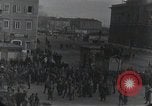 Standbild Gabriele D'Annunzio und anderen Freiwilligen organisieren Fiume Kroatien, 1919, aus Sekunde 13 historischem Filmmaterial Videoclip 65675023053