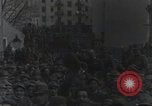Standbild Gabriele D'Annunzio und anderen Freiwilligen organisieren Fiume Kroatien, 1919, aus Sekunde 42 historischem Filmmaterial Videoclip 65675023053