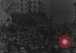 Standbild Gabriele D'Annunzio und anderen Freiwilligen organisieren Fiume Kroatien, 1919, aus Sekunde 43 historischem Filmmaterial Videoclip 65675023053