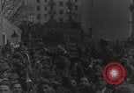 Standbild Gabriele D'Annunzio und anderen Freiwilligen organisieren Fiume Kroatien, 1919, aus Sekunde 46 historischem Filmmaterial Videoclip 65675023053