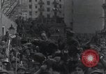 Standbild Gabriele D'Annunzio und anderen Freiwilligen organisieren Fiume Kroatien, 1919, aus Sekunde 47 historischem Filmmaterial Videoclip 65675023053