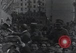 Standbild Gabriele D'Annunzio und anderen Freiwilligen organisieren Fiume Kroatien, 1919, aus Sekunde 52 historischem Filmmaterial Videoclip 65675023053