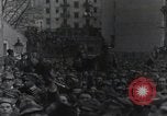 Standbild Gabriele D'Annunzio und anderen Freiwilligen organisieren Fiume Kroatien, 1919, aus Sekunde 59 historischem Filmmaterial Videoclip 65675023053