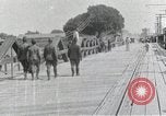 Immagine di Carrizal prigionieri liberati El Paso Texas International Bridge USA, 1916, secondo 5 filmato di repertorio 65675023061