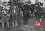 Immagine di Pancho Villa con le sue truppe Messico, 1916, secondo 12 filmato di repertorio 65675023068