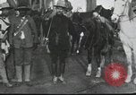 Immagine di Pancho Villa con le sue truppe Messico, 1916, secondo 15 filmato di repertorio 65675023068