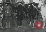 Immagine di Pancho Villa con le sue truppe Messico, 1916, secondo 16 filmato di repertorio 65675023068
