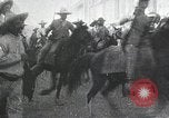 Immagine di Pancho Villa con le sue truppe Messico, 1916, secondo 43 filmato di repertorio 65675023068