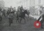 Immagine di Pancho Villa con le sue truppe Messico, 1916, secondo 46 filmato di repertorio 65675023068
