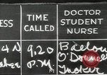 Immagine di Ostetrica Chicago Illinois USA, 1940, secondo 7 filmato di repertorio 65675023076