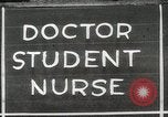 Immagine di Ostetrica Chicago Illinois USA, 1940, secondo 11 filmato di repertorio 65675023076