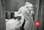 Immagine di Ostetrica Chicago Illinois USA, 1940, secondo 56 filmato di repertorio 65675023076