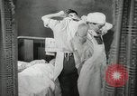 Immagine di Ostetrica Chicago Illinois USA, 1940, secondo 61 filmato di repertorio 65675023076
