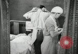 Immagine di Ostetrica Chicago Illinois USA, 1940, secondo 62 filmato di repertorio 65675023076