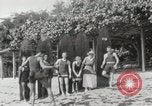 Immagine di Hawaiian surfers Hawaii USA, 1917, secondo 5 filmato di repertorio 65675023082