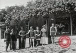 Immagine di Hawaiian surfers Hawaii USA, 1917, secondo 8 filmato di repertorio 65675023082