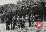 Immagine di Hawaiian surfers Hawaii USA, 1917, secondo 10 filmato di repertorio 65675023082
