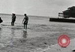 Immagine di Hawaiian surfers Hawaii USA, 1917, secondo 21 filmato di repertorio 65675023082