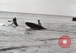 Immagine di Hawaiian surfers Hawaii USA, 1917, secondo 25 filmato di repertorio 65675023082