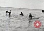 Immagine di Hawaiian surfers Hawaii USA, 1917, secondo 28 filmato di repertorio 65675023082
