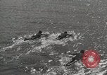 Immagine di Hawaiian surfers Hawaii USA, 1917, secondo 31 filmato di repertorio 65675023082