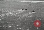 Immagine di Hawaiian surfers Hawaii USA, 1917, secondo 42 filmato di repertorio 65675023082