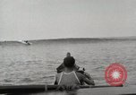 Immagine di Hawaiian surfers Hawaii USA, 1917, secondo 47 filmato di repertorio 65675023082
