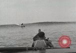 Immagine di Hawaiian surfers Hawaii USA, 1917, secondo 48 filmato di repertorio 65675023082