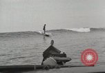 Immagine di Hawaiian surfers Hawaii USA, 1917, secondo 50 filmato di repertorio 65675023082