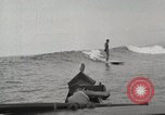 Immagine di Hawaiian surfers Hawaii USA, 1917, secondo 52 filmato di repertorio 65675023082