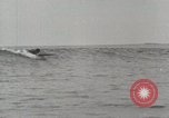 Immagine di Hawaiian surfers Hawaii USA, 1917, secondo 55 filmato di repertorio 65675023082