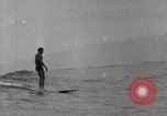Immagine di Hawaiian surfers Hawaii USA, 1917, secondo 59 filmato di repertorio 65675023082