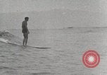 Immagine di Hawaiian surfers Hawaii USA, 1917, secondo 60 filmato di repertorio 65675023082