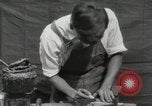 Immagine di Costruzione di Ukulele Hawaii USA, 1917, secondo 44 filmato di repertorio 65675023085