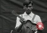 Immagine di Costruzione di Ukulele Hawaii USA, 1917, secondo 50 filmato di repertorio 65675023085
