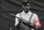 Immagine di Costruzione di Ukulele Hawaii USA, 1917, secondo 52 filmato di repertorio 65675023085