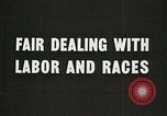 Standbild am Straßenrand Bars Tennessee United States USA, 1935, aus Sekunde 58 historischem Filmmaterial Videoclip 65675023096